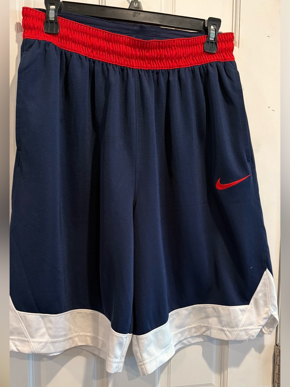Men’s Nike Navy Blue Athletic Shorts. Size L